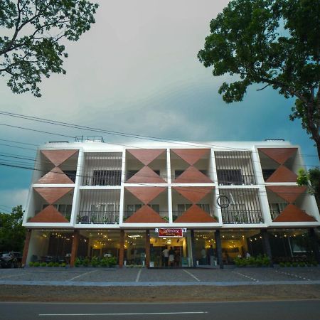 Royalton Residency Hotel Mundakayam ภายนอก รูปภาพ