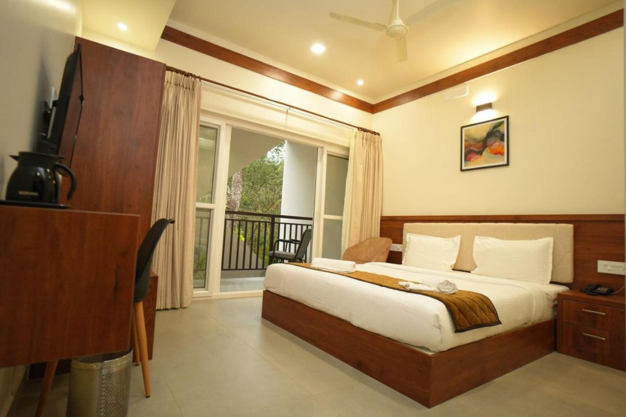 Royalton Residency Hotel Mundakayam ภายนอก รูปภาพ