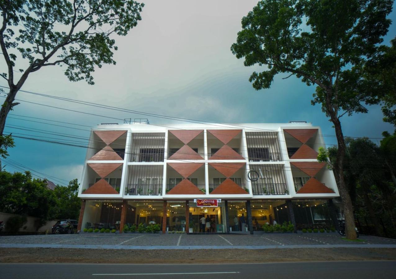 Royalton Residency Hotel Mundakayam ภายนอก รูปภาพ