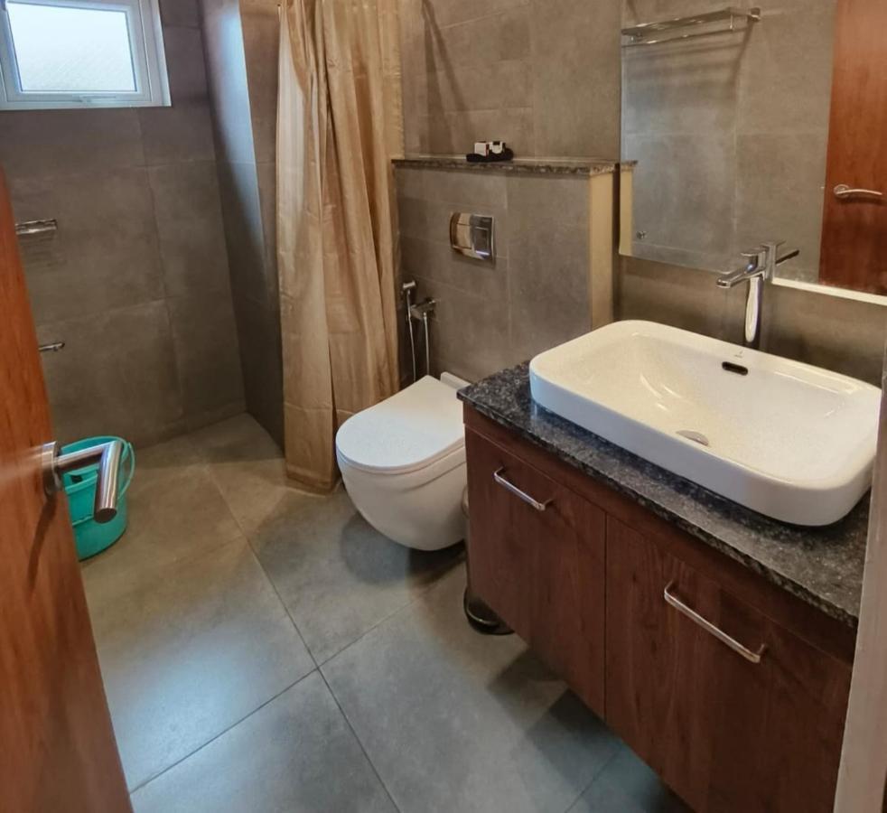 Royalton Residency Hotel Mundakayam ภายนอก รูปภาพ