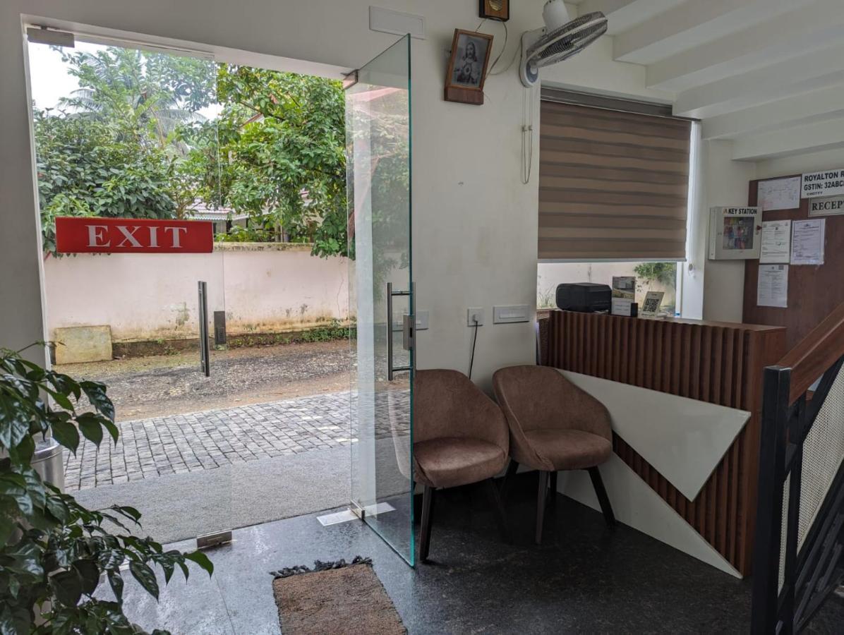 Royalton Residency Hotel Mundakayam ภายนอก รูปภาพ