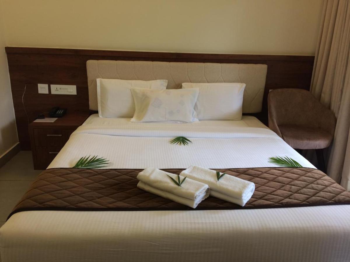 Royalton Residency Hotel Mundakayam ภายนอก รูปภาพ