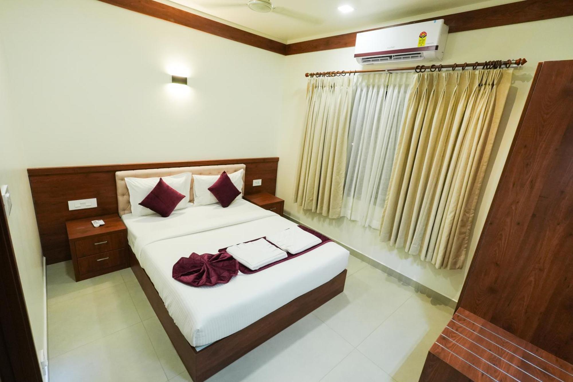 Royalton Residency Hotel Mundakayam ภายนอก รูปภาพ